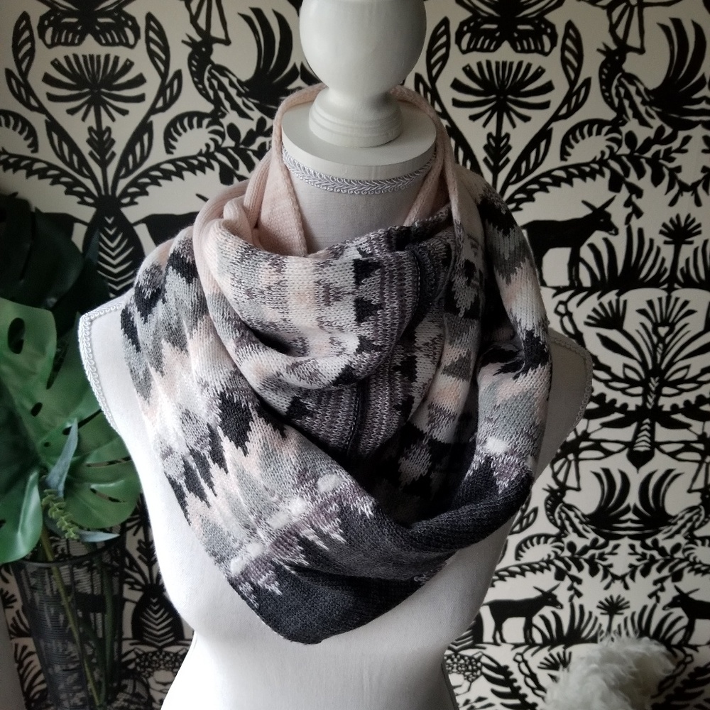 New York & Co Knit Geometric Circle Scarf